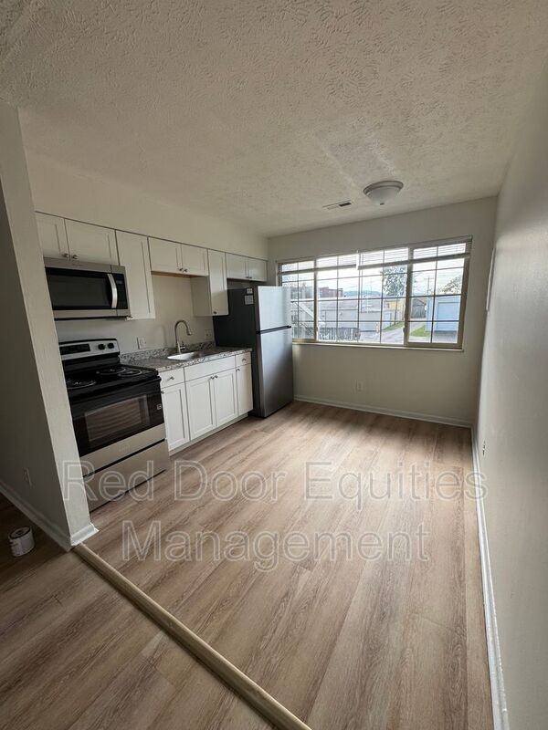 117 W Walnut St #2A - Photo 5 of 11