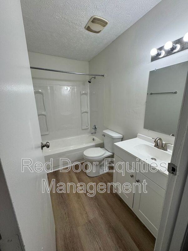 117 W Walnut St #2A - Photo 6 of 11