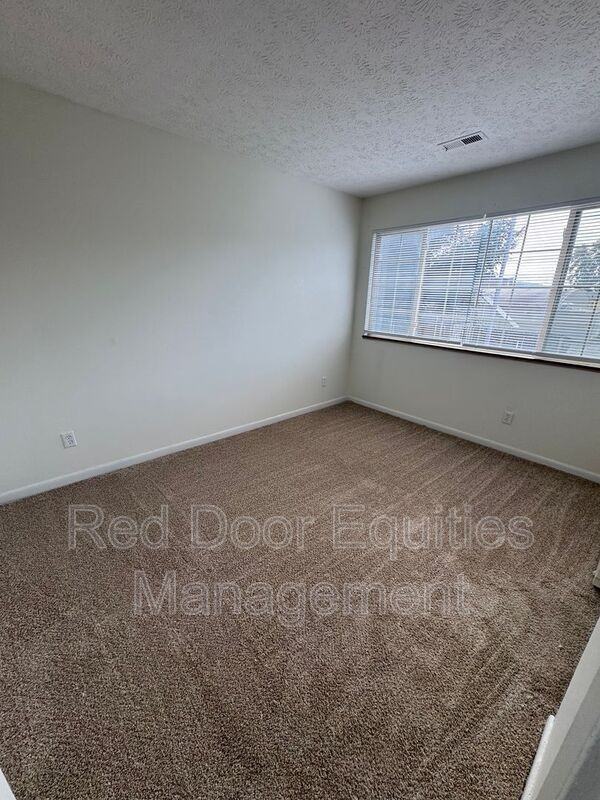 117 W Walnut St #2A - Photo 7 of 11