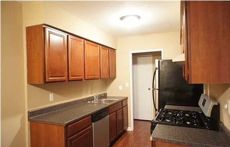 2 Elmwood Park Dr #111 - Photo 5 of 10