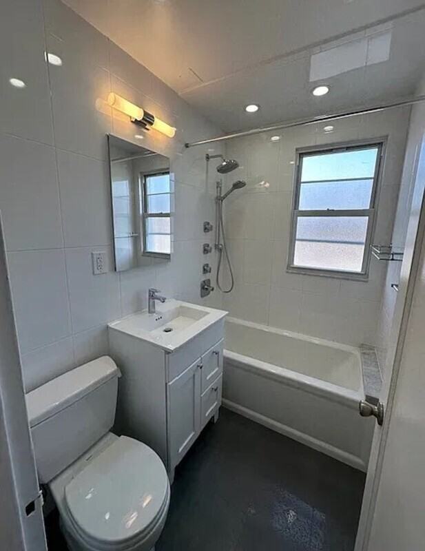 5 Wainwright Ave #1B - Photo 2 of 13