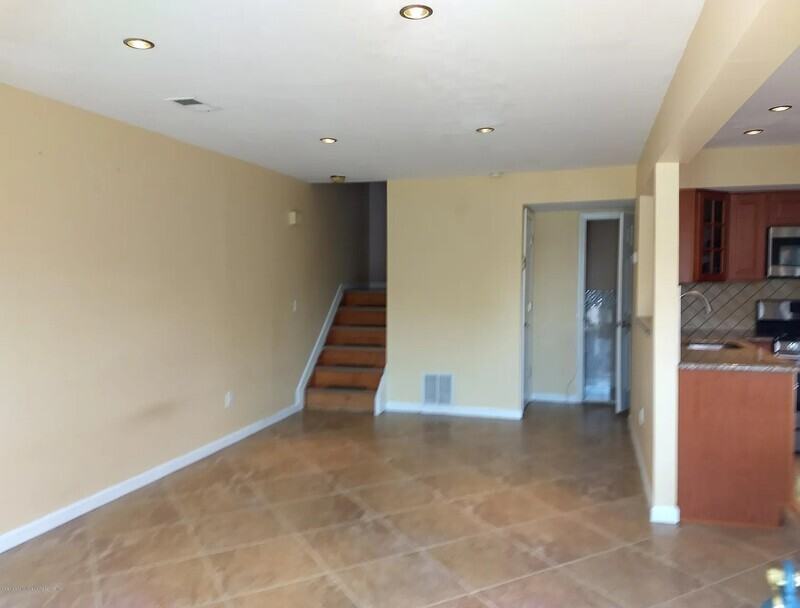 58 Country Dr N #A - Photo 5 of 30