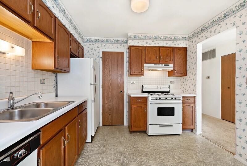 609 Berkley Ct #X1 - Photo 3 of 12