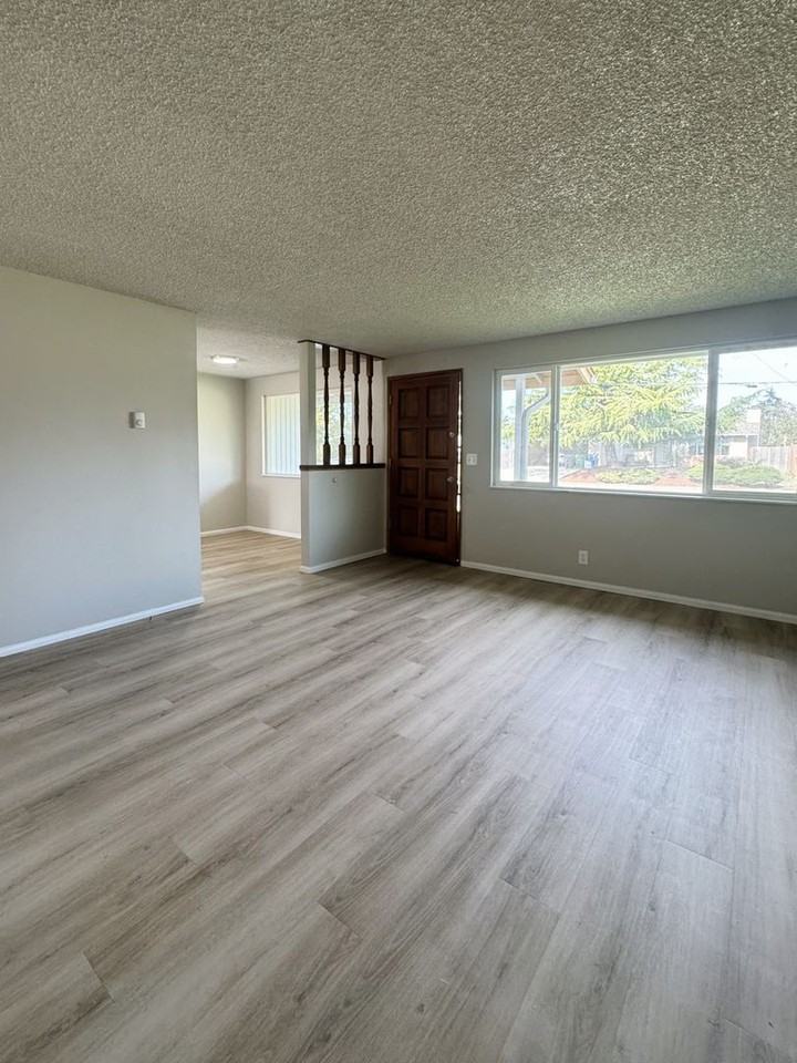 1108 Clinton Dr - Photo 4 of 14