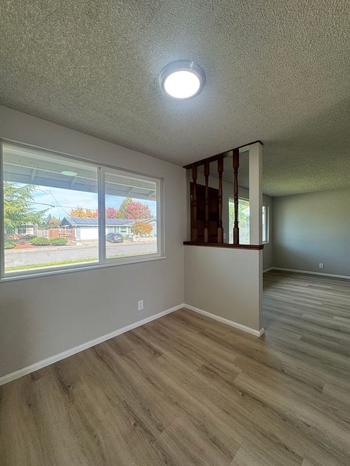 1108 Clinton Dr - Photo 5 of 14
