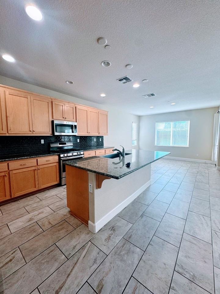 1391 Quigley Ct - Photo 2 of 18