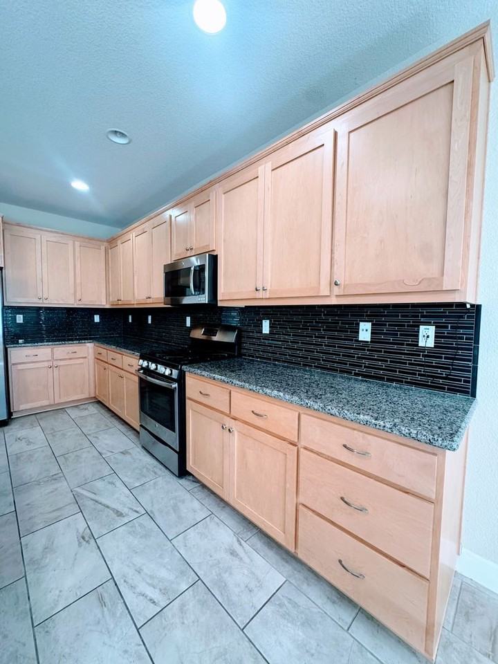 1391 Quigley Ct - Photo 5 of 18