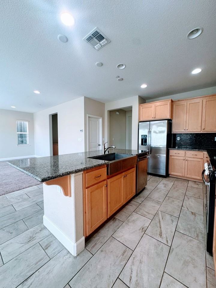 1391 Quigley Ct - Photo 6 of 18