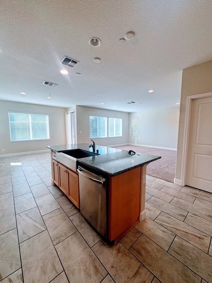 1391 Quigley Ct - Photo 7 of 18