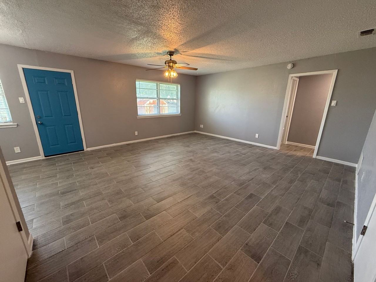1406 Herndon Dr - Photo 2 of 36