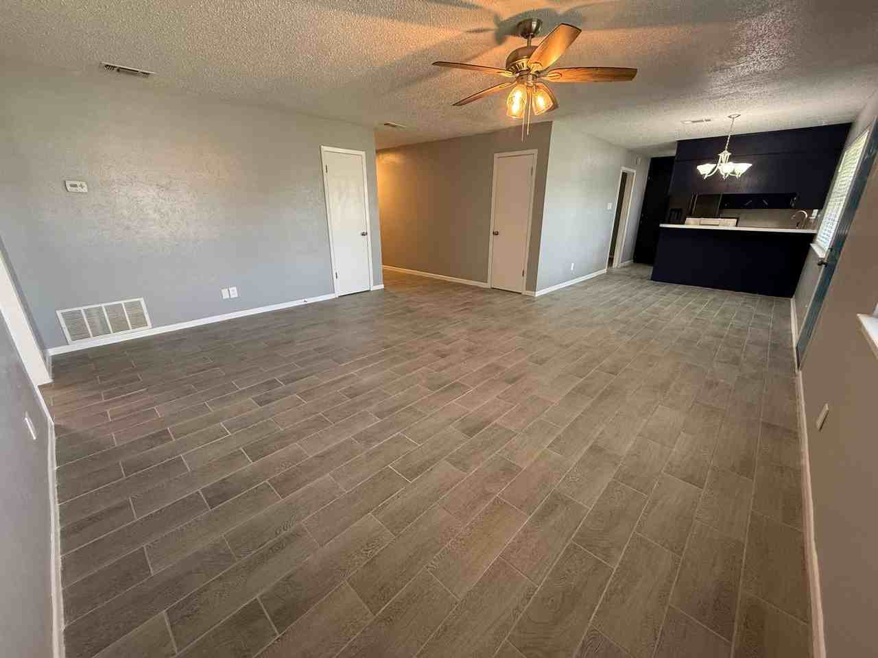 1406 Herndon Dr - Photo 4 of 36