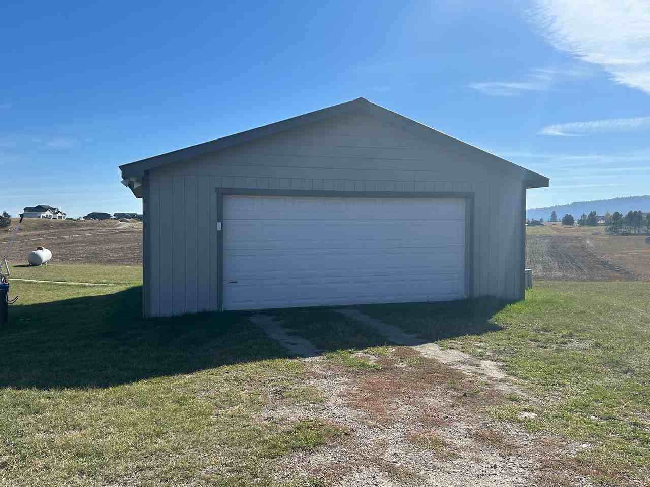 1180 Clark Dr - Photo 3 of 27