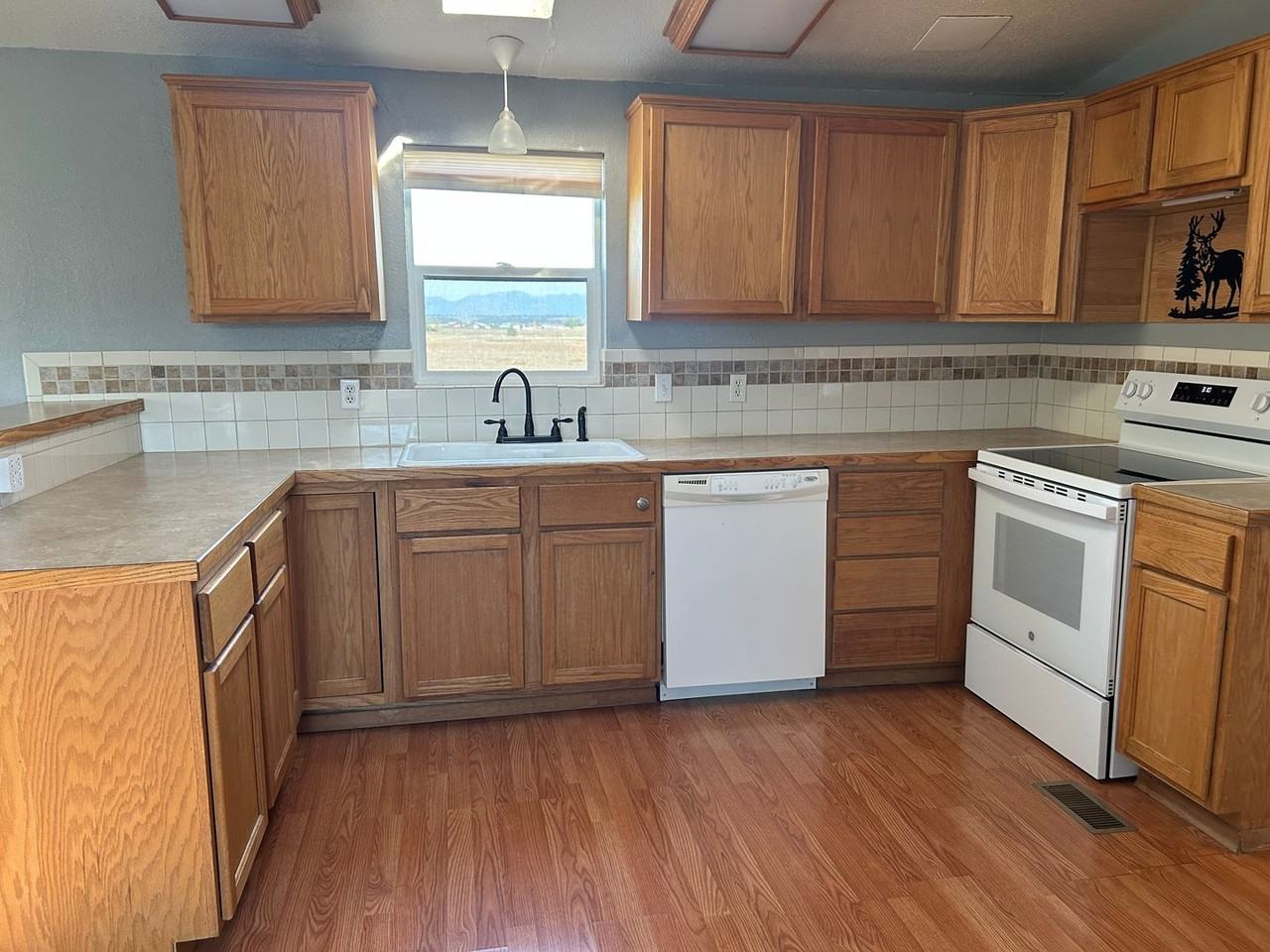 1180 Clark Dr - Photo 4 of 27