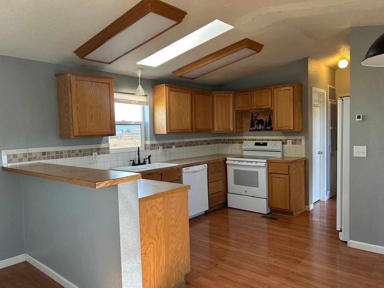 1180 Clark Dr - Photo 5 of 27