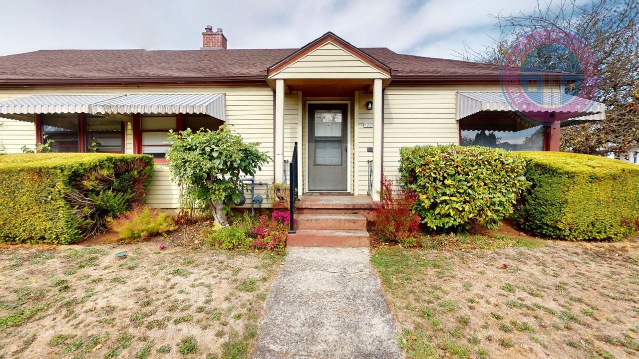 1229 Ne Beech St - Photo 2 of 35
