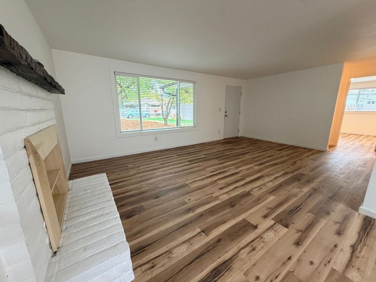 1660 Se Sussex Ct - Photo 5 of 24