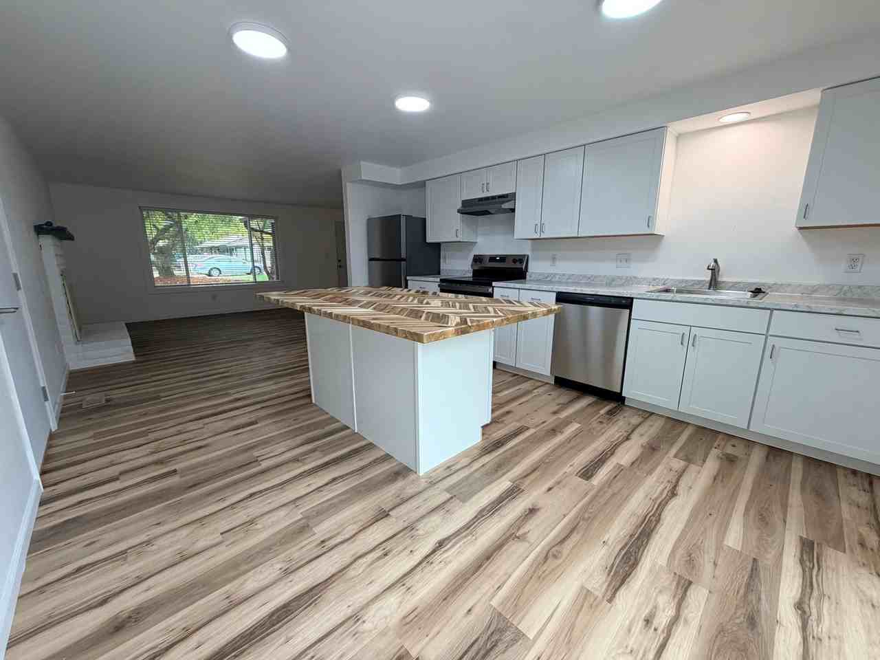 1660 Se Sussex Ct - Photo 7 of 24