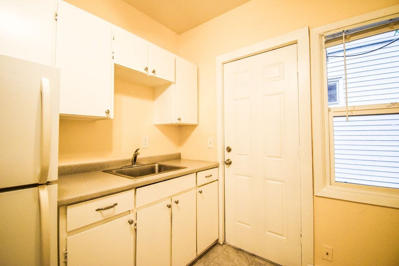 1724 Ne Killingsworth St - Photo 5 of 20