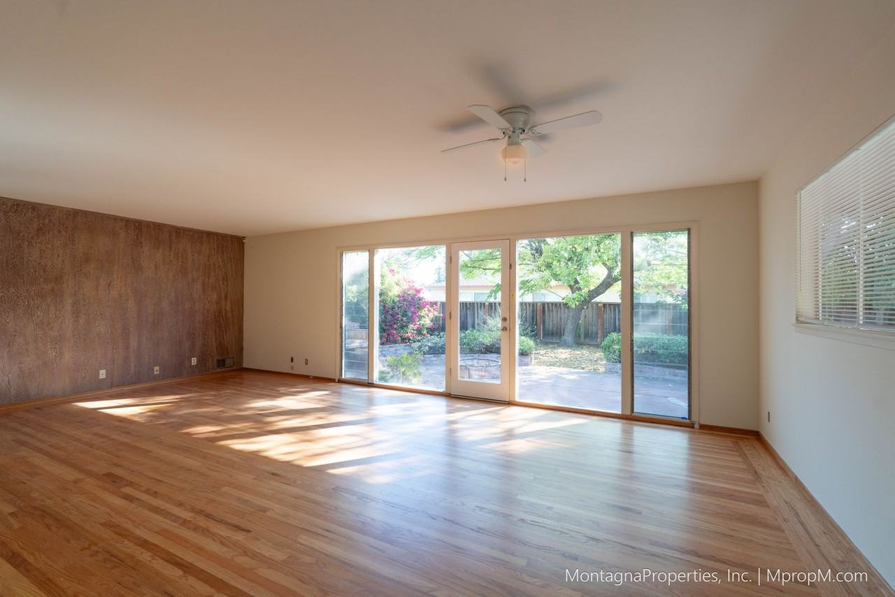 10642 Larry Way - Photo 4 of 23