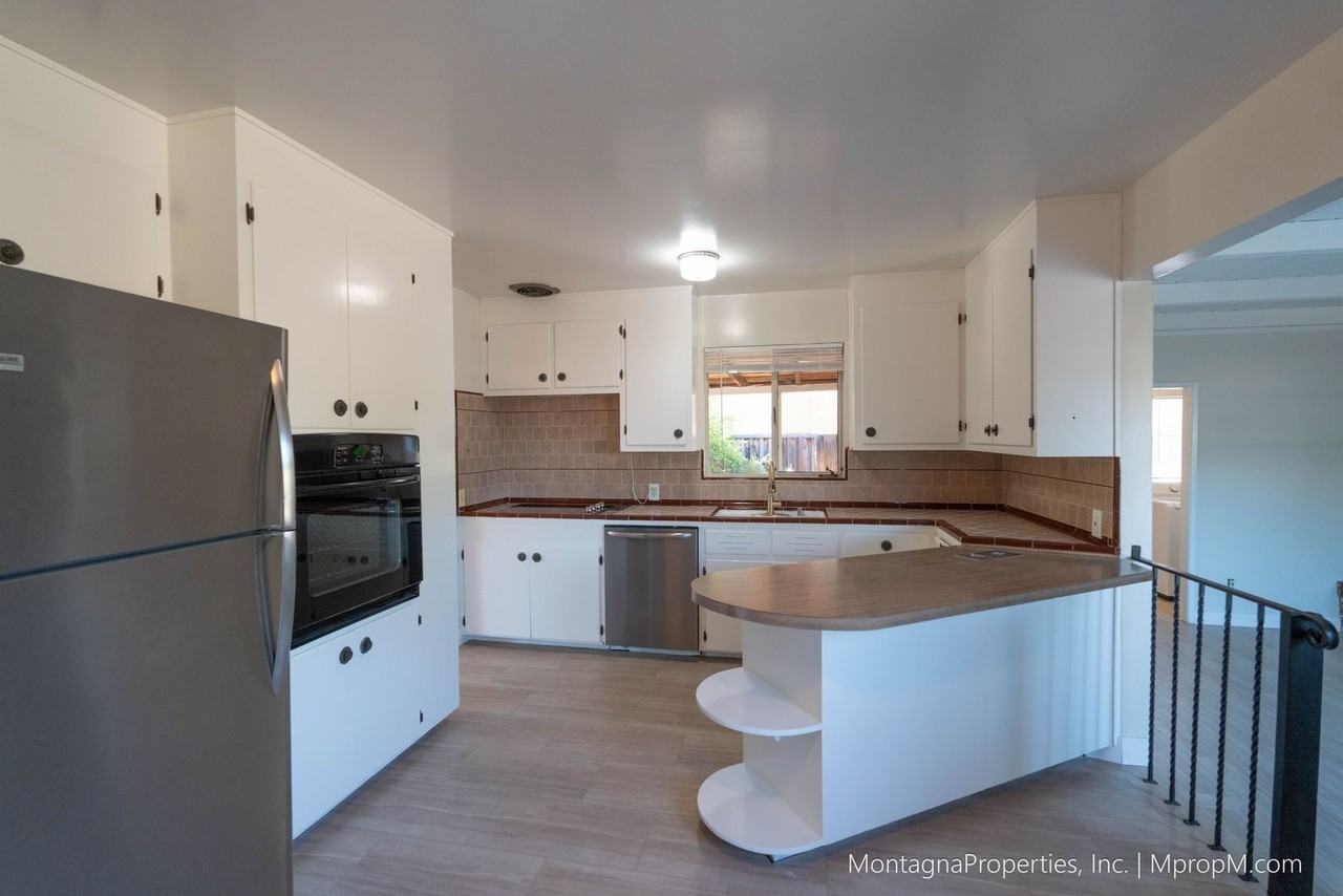 10642 Larry Way - Photo 7 of 23