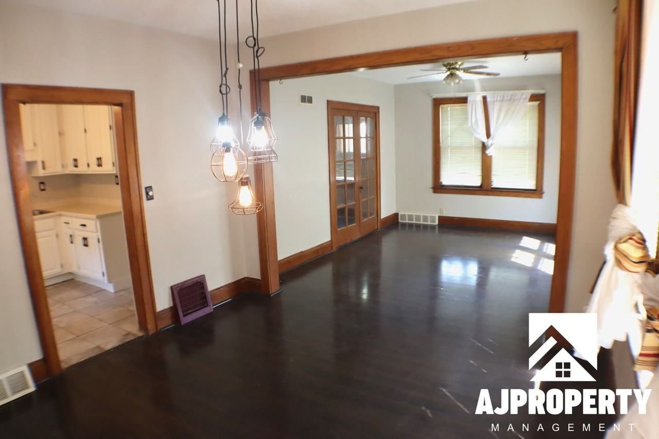 715 W 12th St - Photo 3 of 27