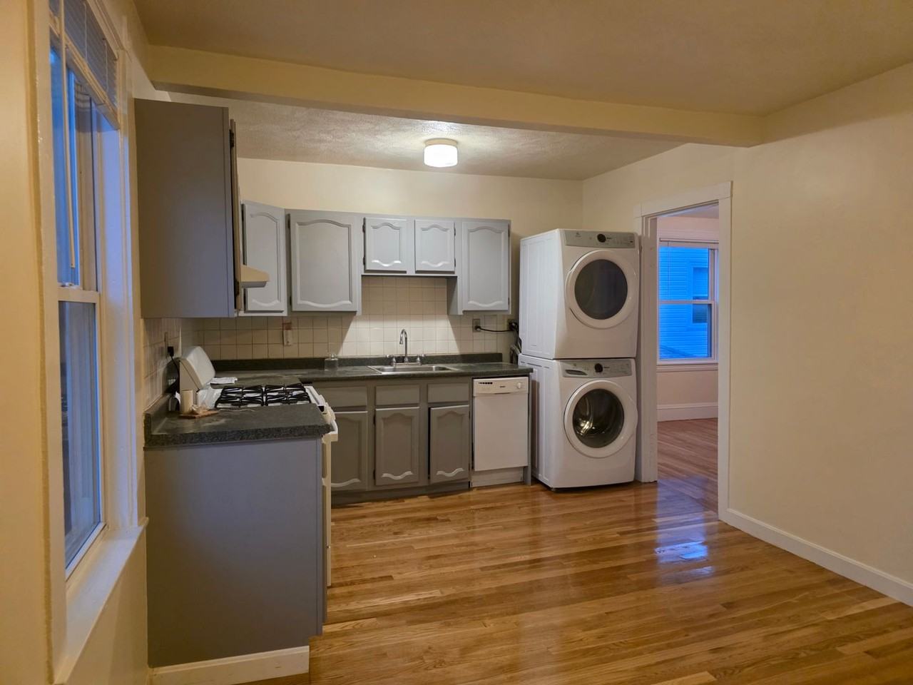 27 Newcastle Rd - Photo 2 of 20