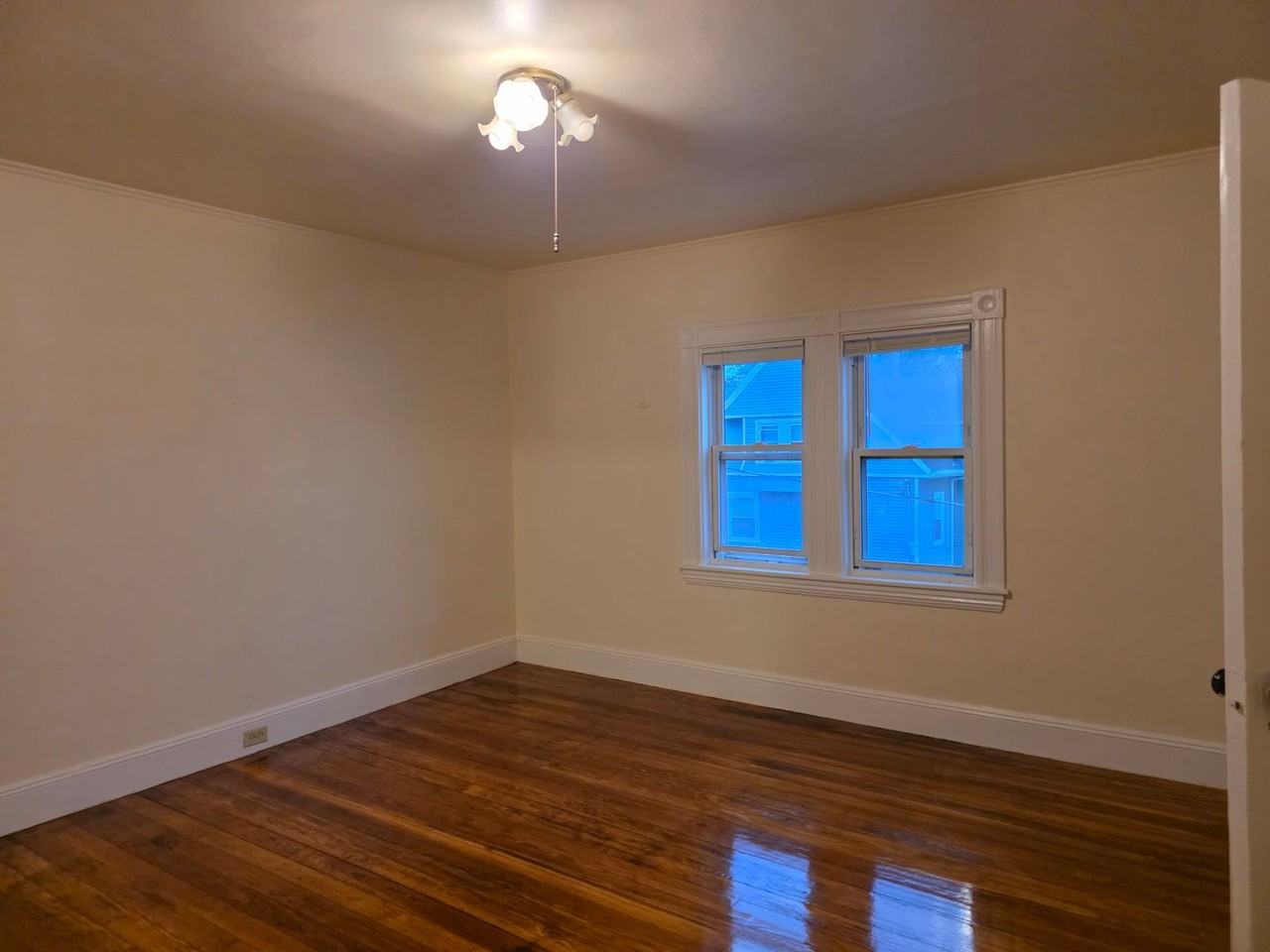 27 Newcastle Rd - Photo 4 of 20