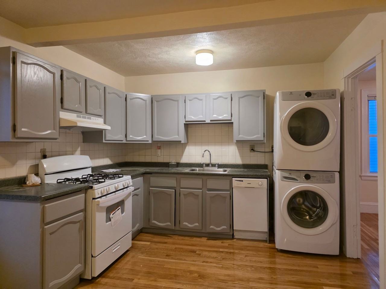 27 Newcastle Rd - Photo 5 of 20