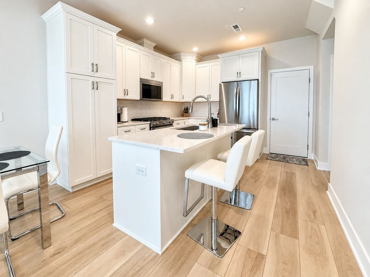 2170 Northbank Pl - Photo 2 of 14