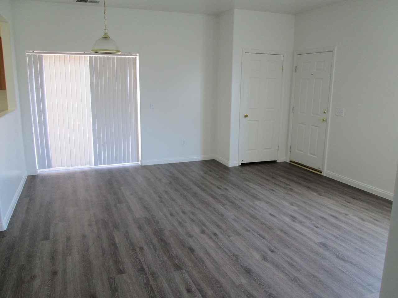 523 Yellow Meadow Court Bakersfield, CA 93308 - Photo 4 of 11