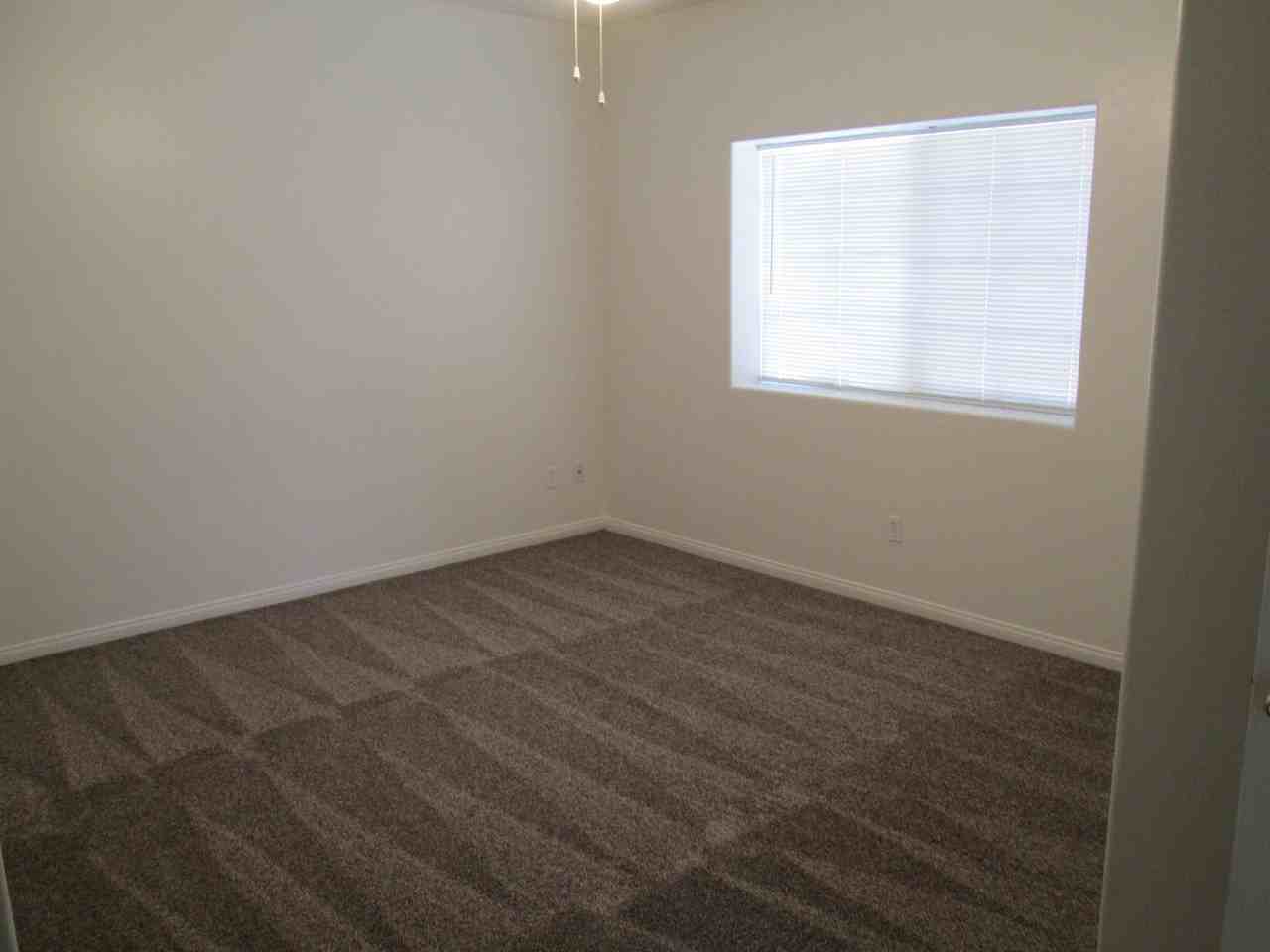 523 Yellow Meadow Court Bakersfield, CA 93308 - Photo 6 of 11
