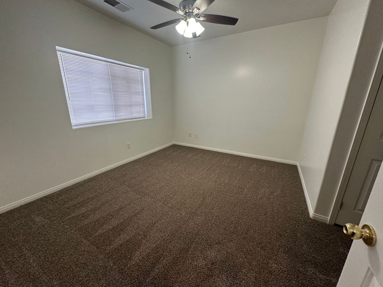 646 Blue Mountain Way Bakersfield, CA 93308 - Photo 4 of 11