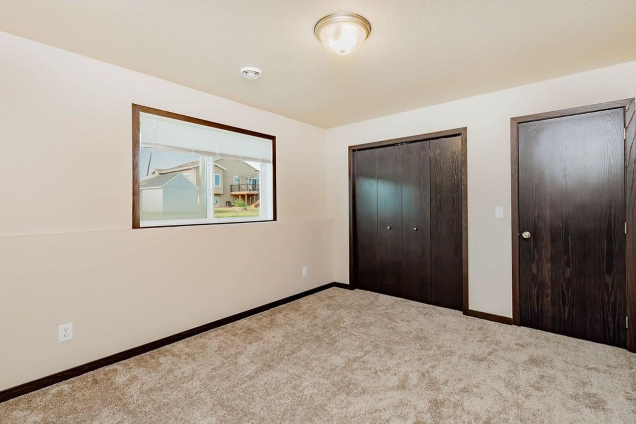 3062 39th Ave S - Photo 5 of 31