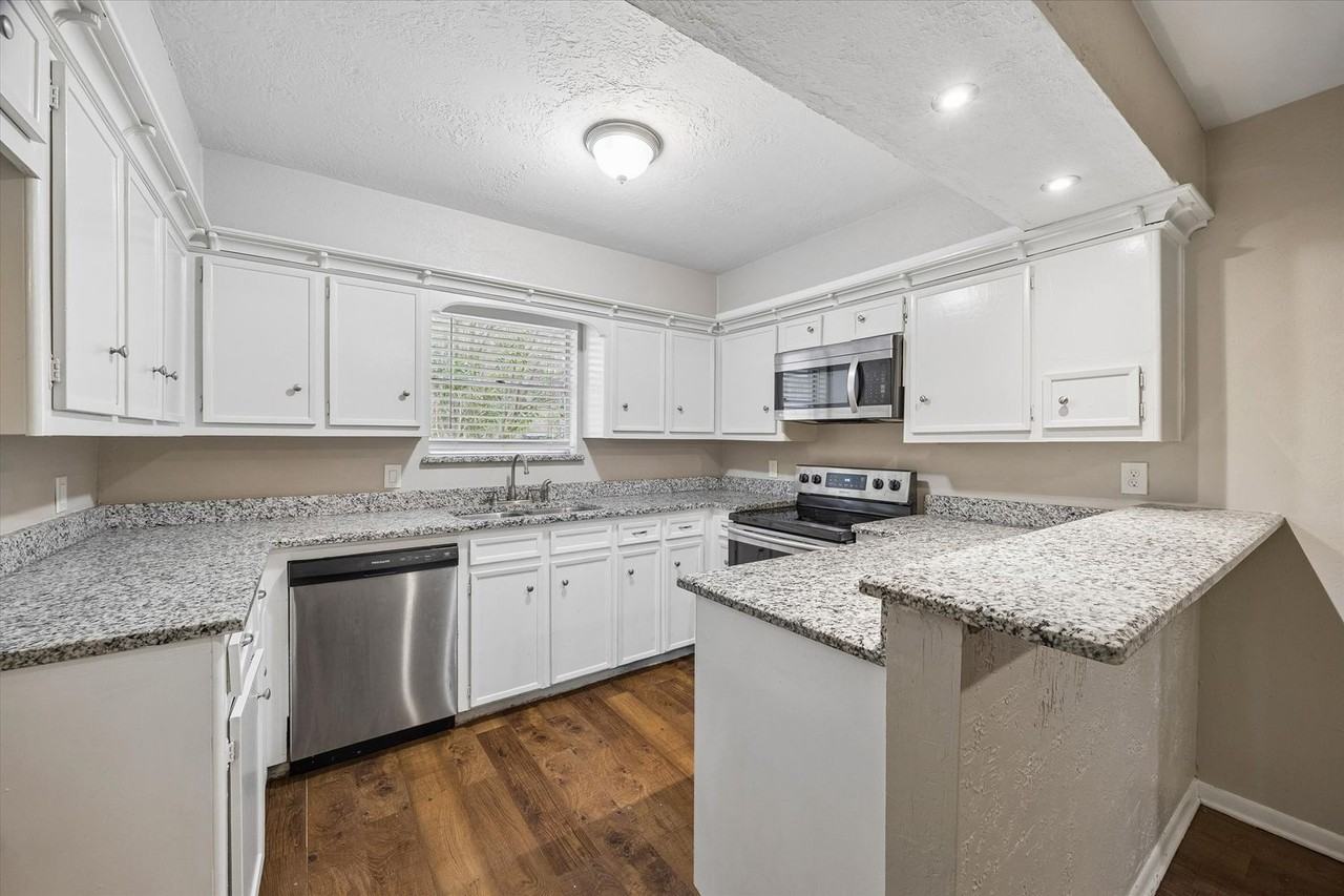 130 Red Oak Ln - Photo 6 of 13