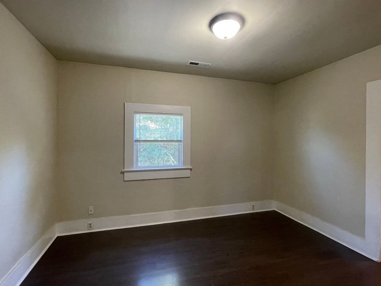 213 Bliss St - Photo 5 of 16