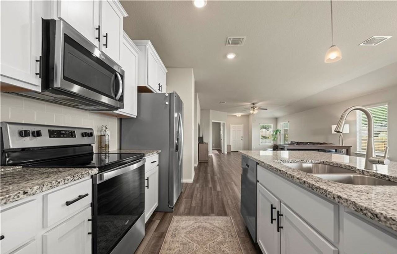 401 Bobby Lou Ln - Photo 3 of 24