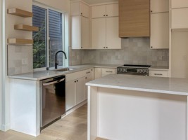 featured image of 1911 Broadway St