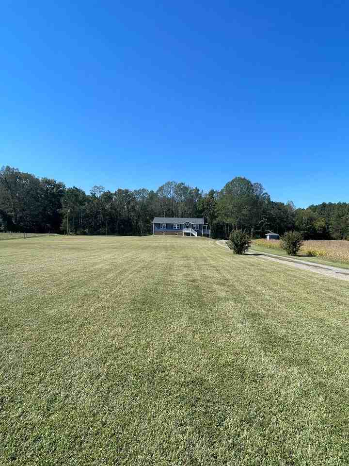 558 Smith Ln - Photo 3 of 16