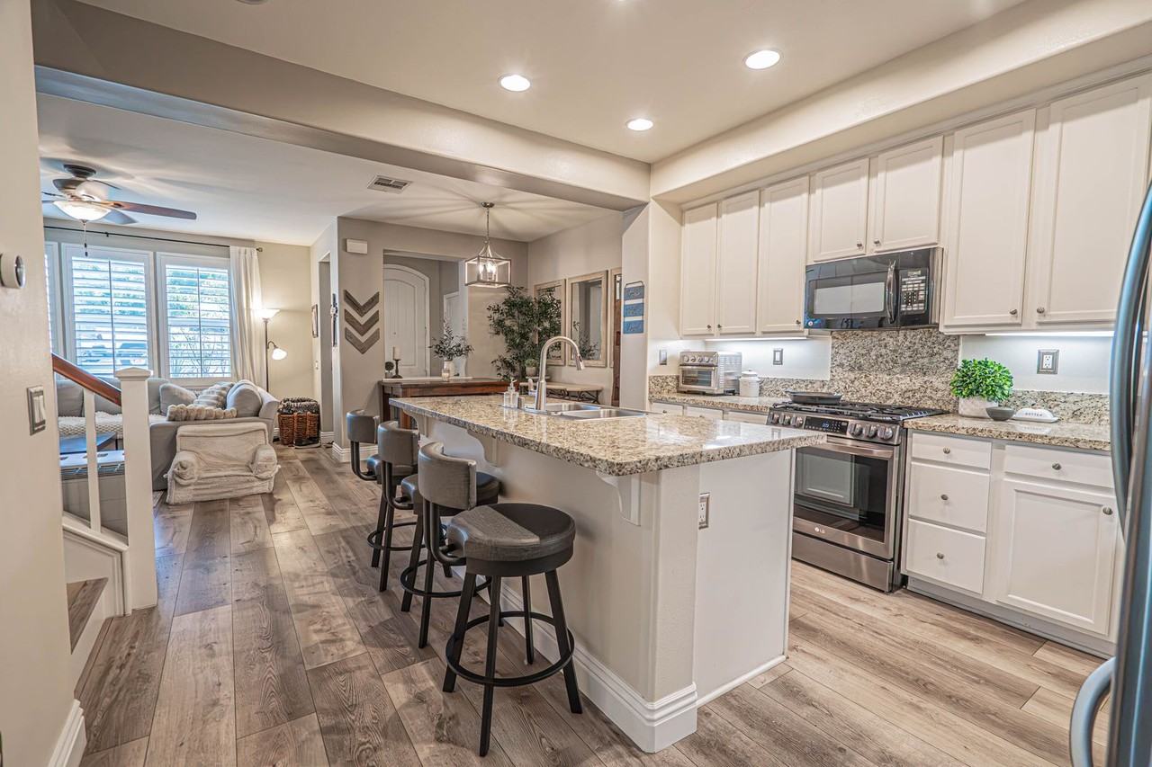 28517 Pietro Dr - Photo 3 of 34