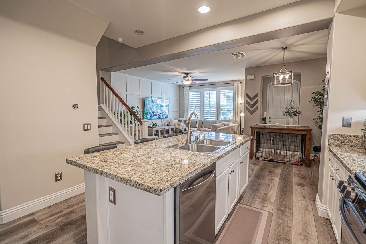 28517 Pietro Dr - Photo 4 of 34