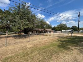 featured image of 18016 Lakeview Blvd