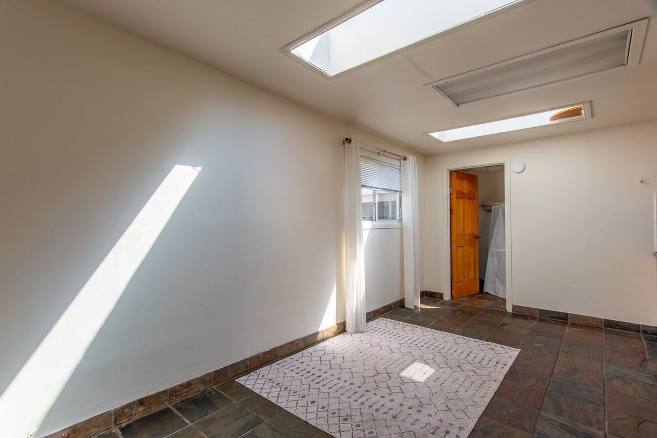 4117 1/2 33rd St - Photo 4 of 13