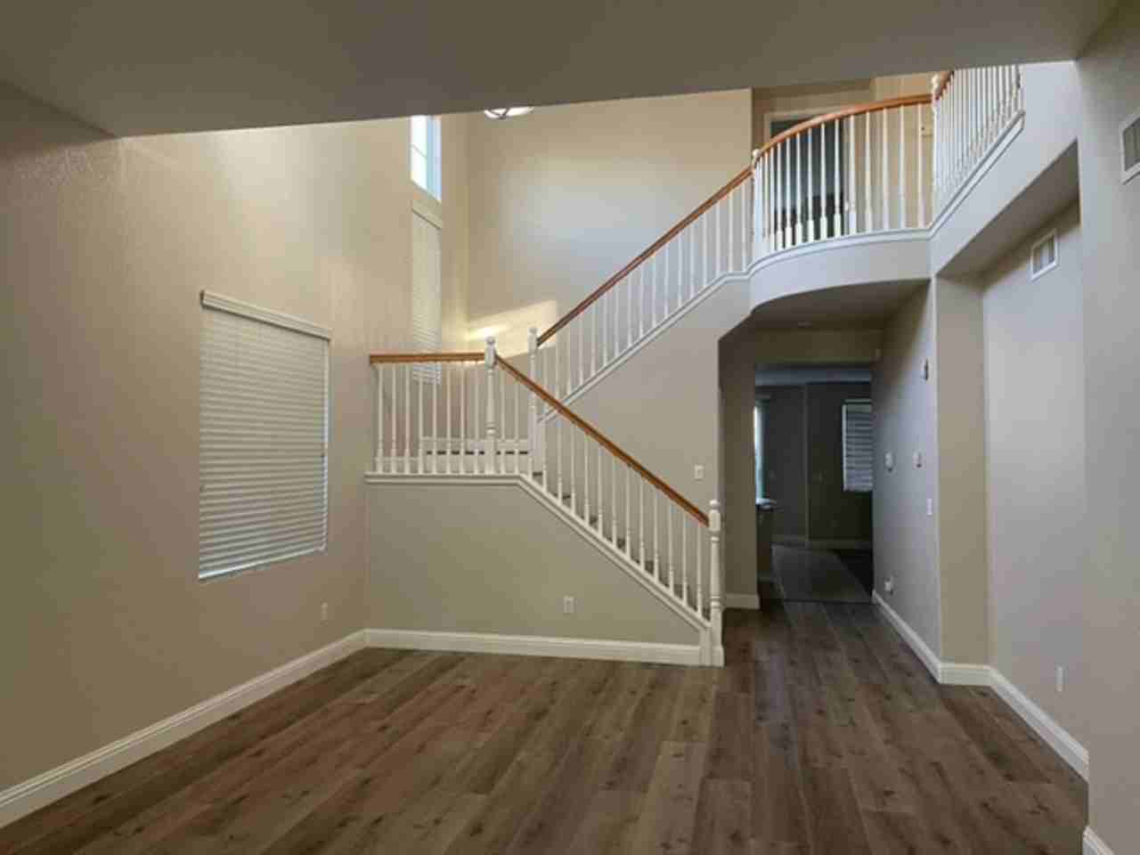 3368 Colchester Ave - Photo 6 of 30