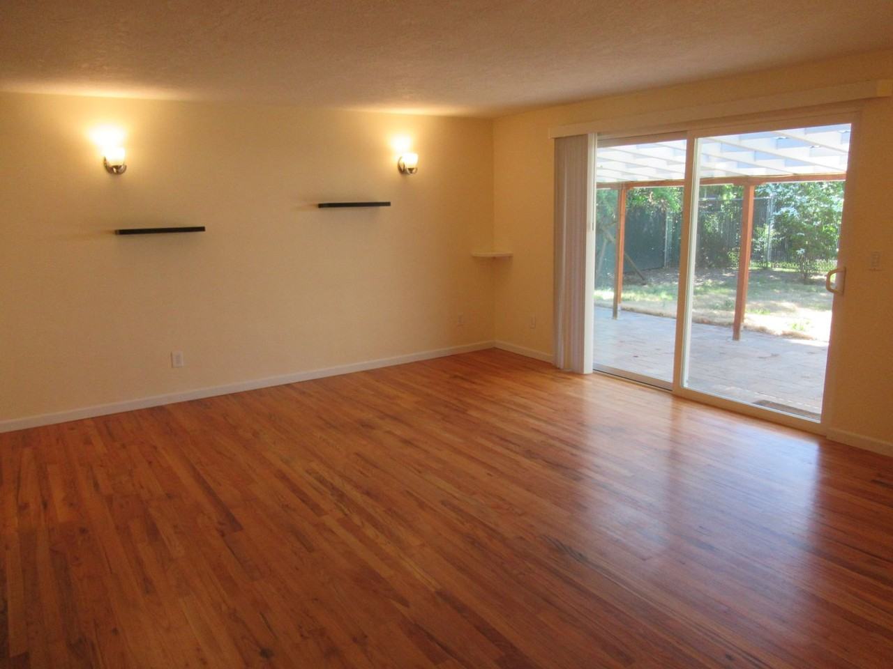 2520 Stortz Ave Ne - Photo 2 of 16