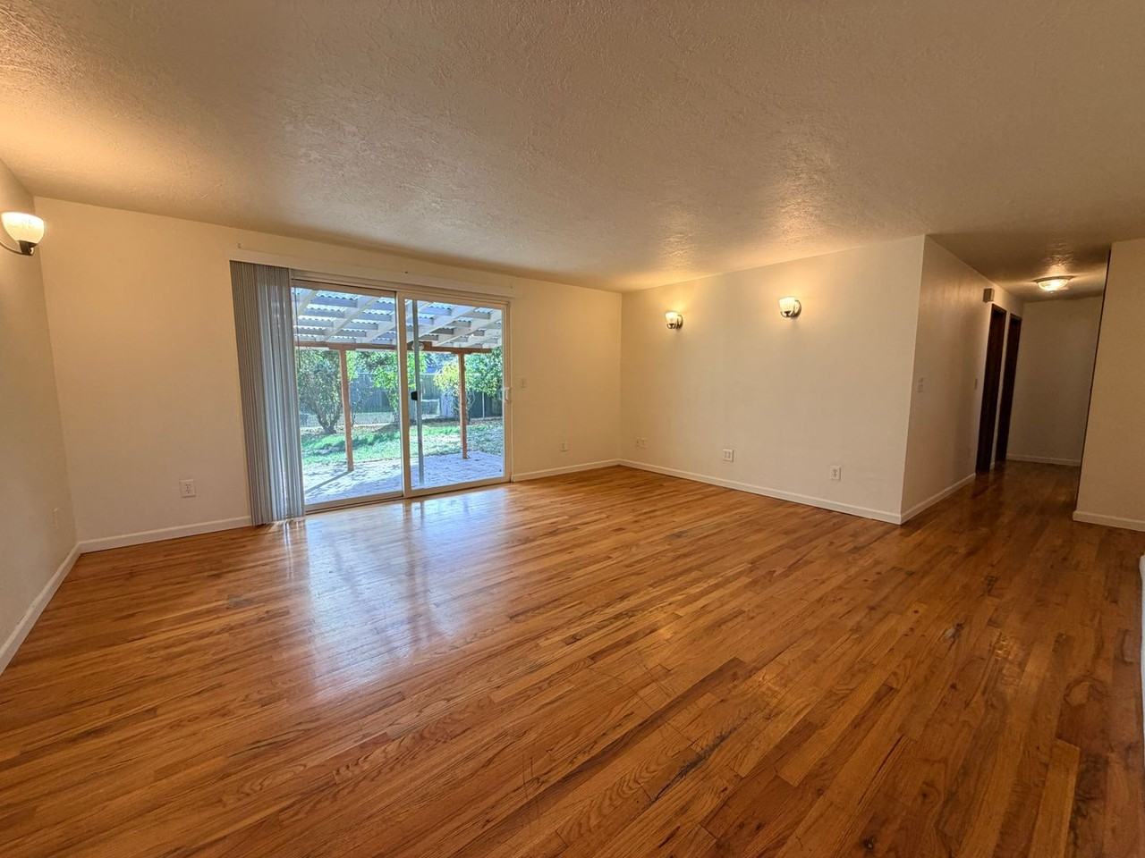 2520 Stortz Ave Ne - Photo 3 of 16
