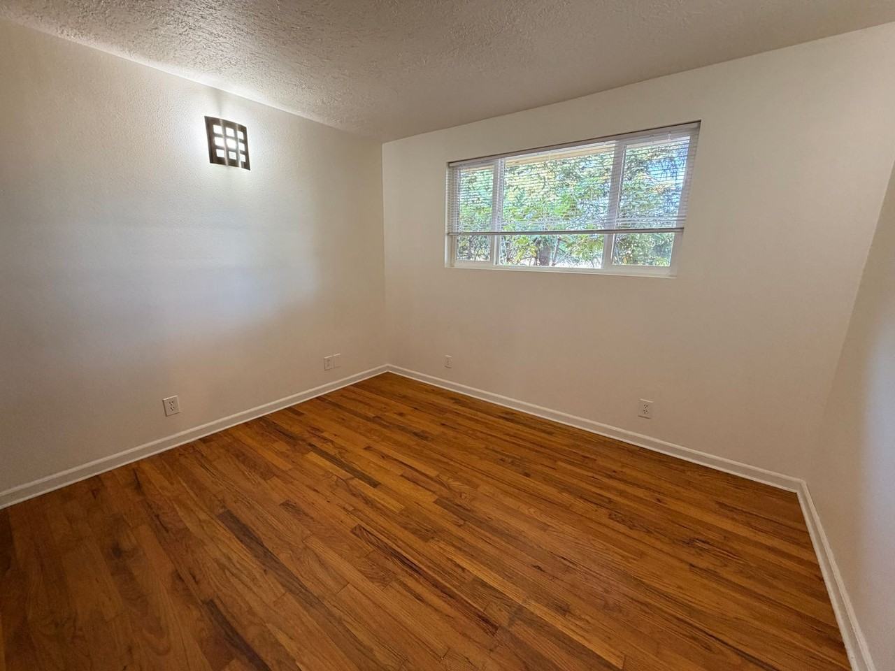 2520 Stortz Ave Ne - Photo 5 of 16