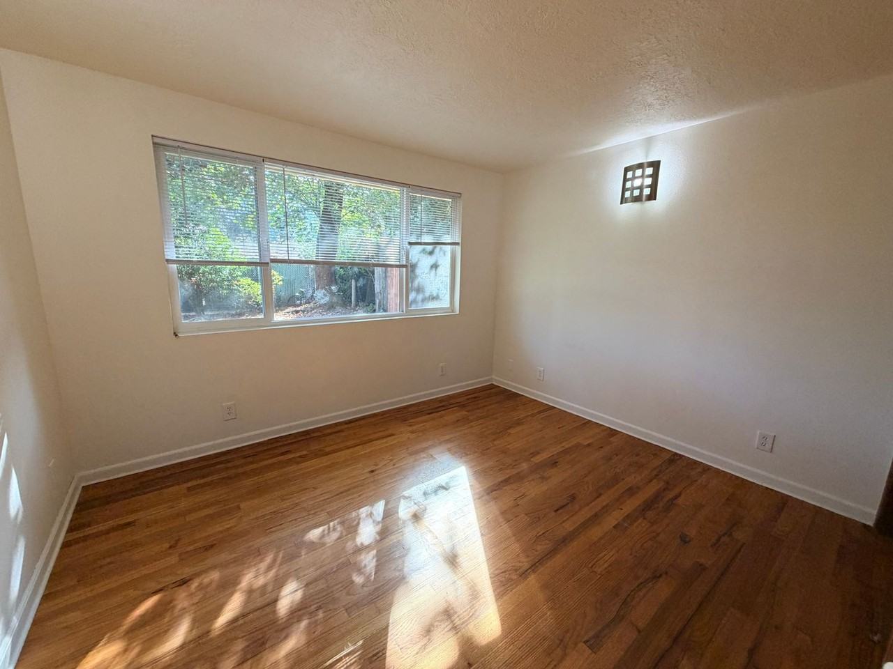 2520 Stortz Ave Ne - Photo 6 of 16