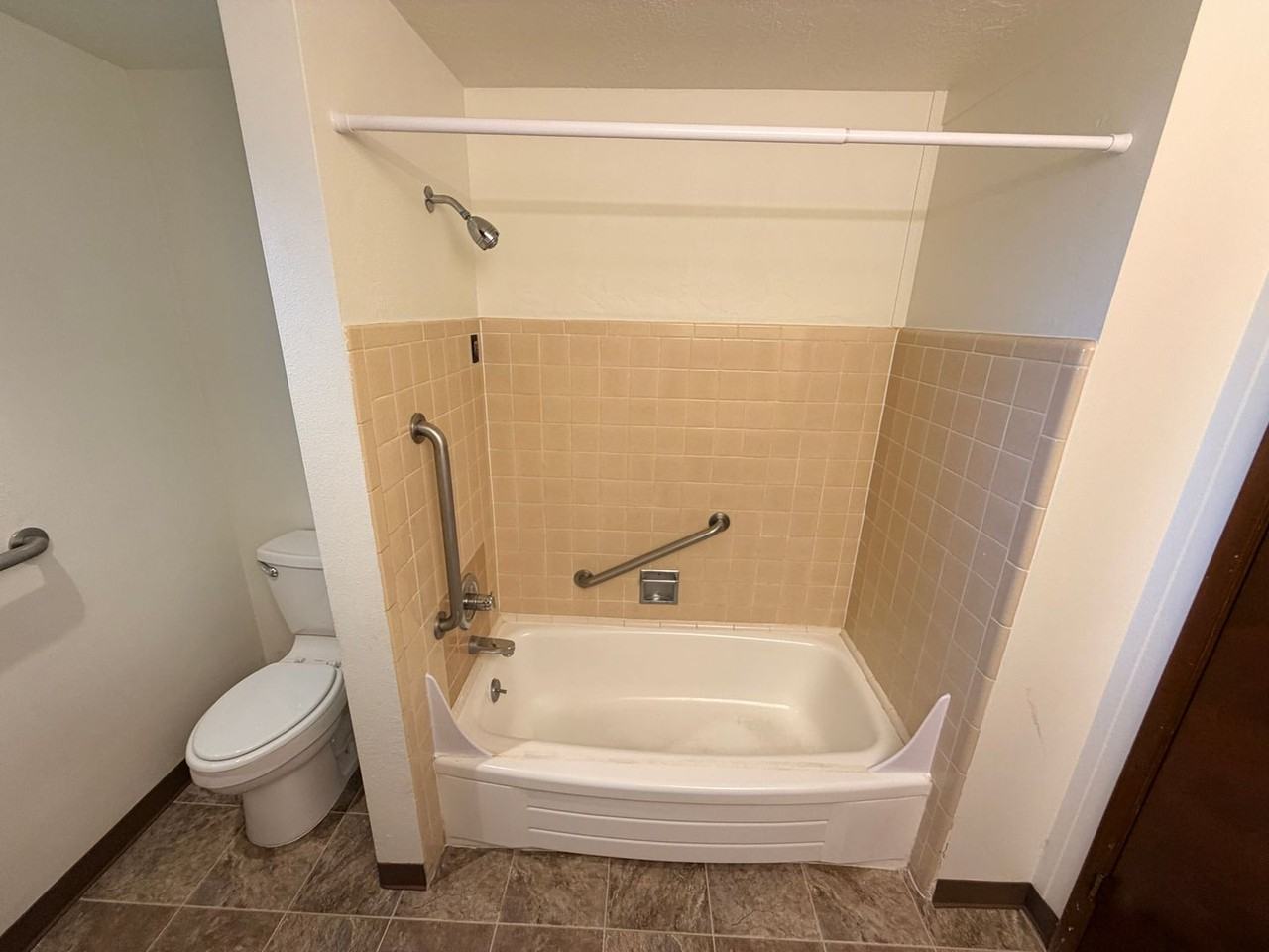 2520 Stortz Ave Ne - Photo 7 of 16