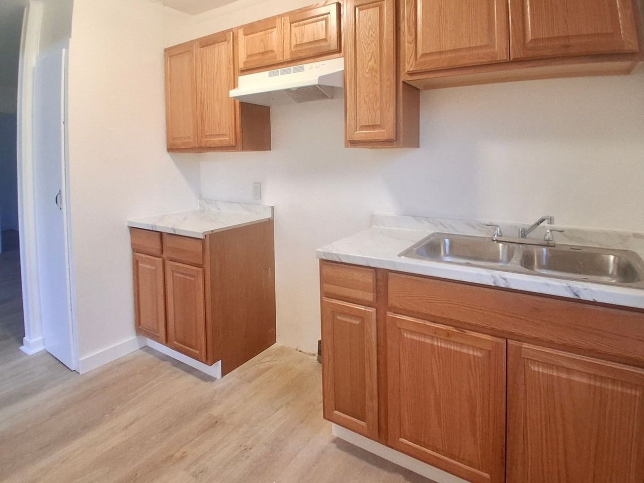 1408 2nd Ave - Photo 4 of 12