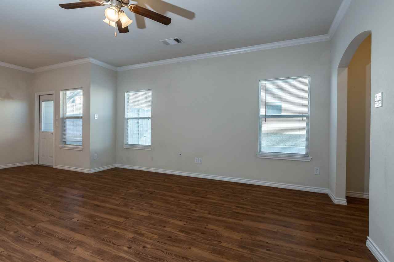 1001 Newcastle Dr - Photo 3 of 18